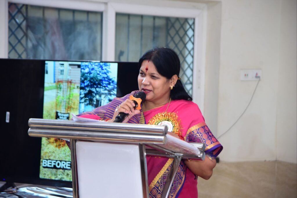 सफलता कड़ी मेहनत से मिलती है, इसका कोई शॉर्टकट नहीं है, आप जैसा सोचेंगे वैसा बनेंगे - सांसद कमलेश जांगड़े, एकता पत्रकार संघ सक्ती के आयोजन से बढ़ा मेधावियों का उत्साह, शिक्षा के लिए बेहतर कार्य करने वाले टीचर्स भी हुए सम्मानित 4 dsc 79059178324766217528054 kshititech