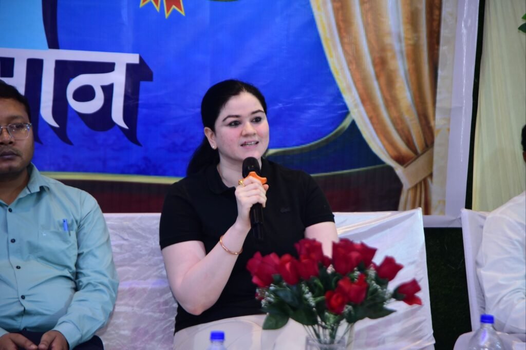 सफलता कड़ी मेहनत से मिलती है, इसका कोई शॉर्टकट नहीं है, आप जैसा सोचेंगे वैसा बनेंगे - सांसद कमलेश जांगड़े, एकता पत्रकार संघ सक्ती के आयोजन से बढ़ा मेधावियों का उत्साह, शिक्षा के लिए बेहतर कार्य करने वाले टीचर्स भी हुए सम्मानित 8 dsc 79508925417399268561977 kshititech