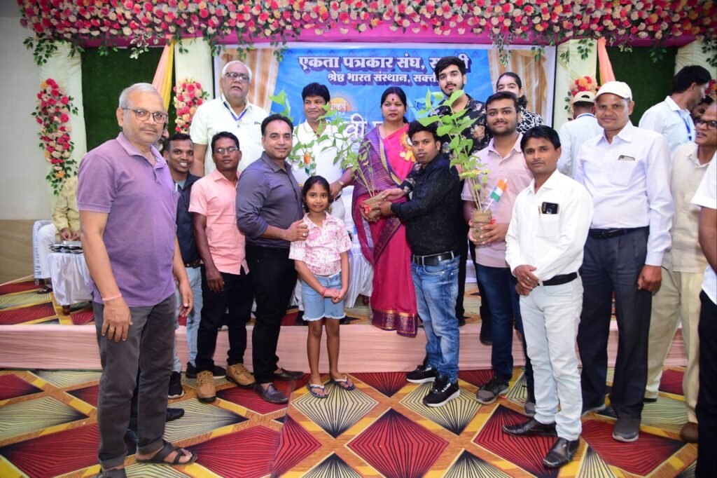 सफलता कड़ी मेहनत से मिलती है, इसका कोई शॉर्टकट नहीं है, आप जैसा सोचेंगे वैसा बनेंगे - सांसद कमलेश जांगड़े, एकता पत्रकार संघ सक्ती के आयोजन से बढ़ा मेधावियों का उत्साह, शिक्षा के लिए बेहतर कार्य करने वाले टीचर्स भी हुए सम्मानित 20 dsc 82333748172941551510209 kshititech