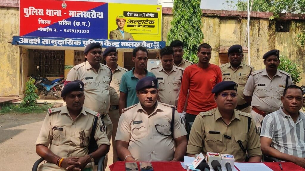 तीन शादी की थी, दोस्त पर शक हुआ की वह उसकी एक पत्नी से बात करता है। फिर क्या था उतार दिया दोस्त को मौत के घाट, सक्ती जिले की घटना, पत्थर से सीने और सिर को कुचला, अब सलाखों के पीछे 3 img 20240624 wa01557231846466121878792 kshititech
