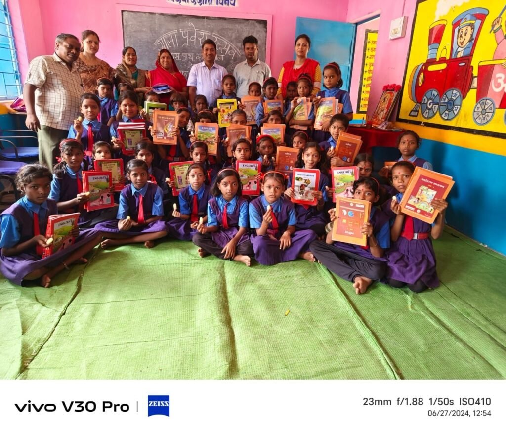 विद्यार्थी तन मन से करें शिक्षा ग्रहण, प्रवेशोत्सव में टेमर सरपंच गुरूदेव चौधरी ने कहा- शिक्षक भी समर्पित भावना से करें अध्यापन कार्य 2 img 20240627 wa00931680450807562562608 kshititech