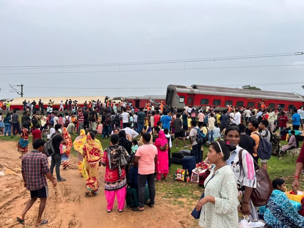 झारखंड रेल हादसे में खुलासा… डाउन लाइन पर बेपटरी थी मालगाड़ी, अप लाइन पर तेजी से आई मुंबई-हावड़ा मेल टकरा गई, 2 की मौत, दर्जनों घायल 5 15362e3b ee53 4f2b 9d6a 80b3e2528d718197030855354511810 kshititech