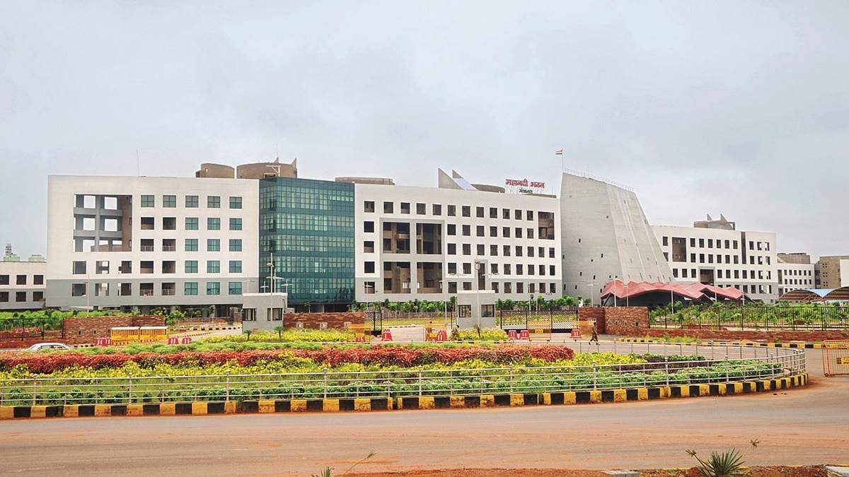 छत्तीसगढ़ स्वास्थ्य विभाग में फेरबदल, सीएमओ, सिविल सर्जन समेत 17 डॉक्टरों का हुआ तबादला, देखें लिस्ट 1 30 07 2024 mahanadi bhavan new kshititech