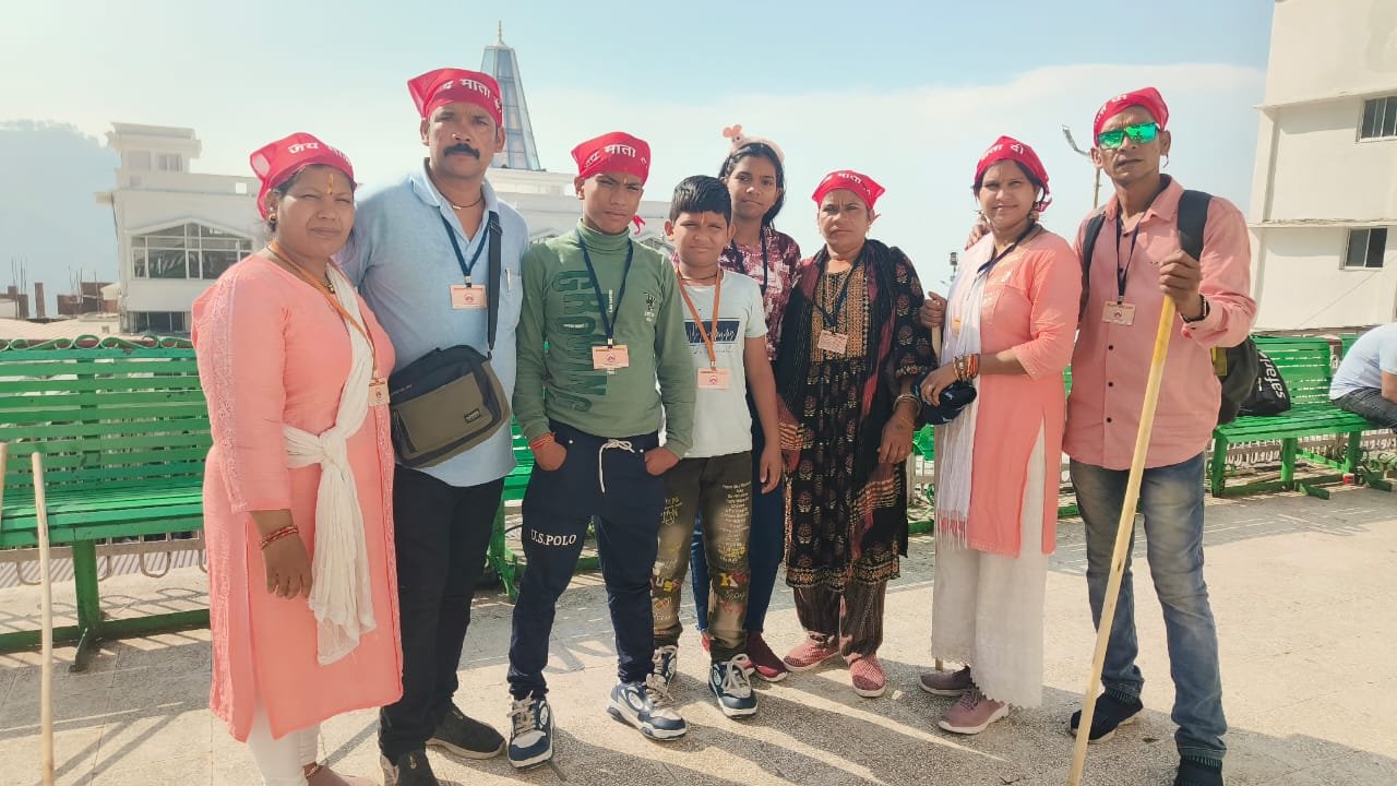 छत्तीसगढ़ किसान कांग्रेस के महामंत्री रथराम पटेल परिवार सहित कश्मीर की धार्मिक यात्रा से लौटे, अमरनाथ और वैष्णो देवी दर्शन का लिया लाभ 1 IMG 20240713 WA0656 kshititech