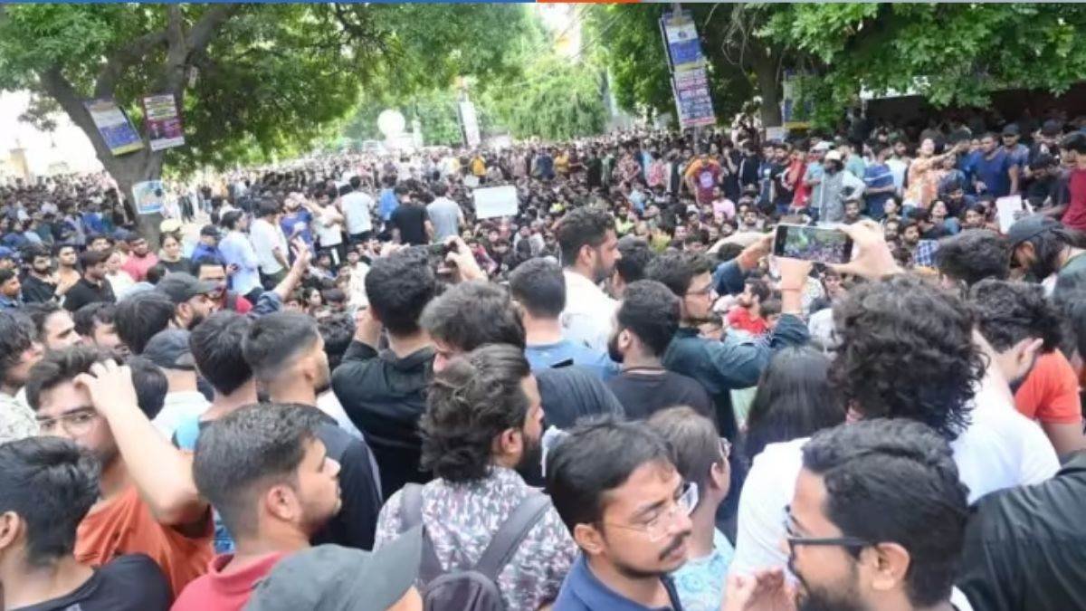 दिल्ली मेयर के घर के बाहर ABVP का प्रदर्शन, पुलिस ने कार्यकर्ताओं पर की लाठी चार्ज 1 IMG 20240728 WA0144 kshititech