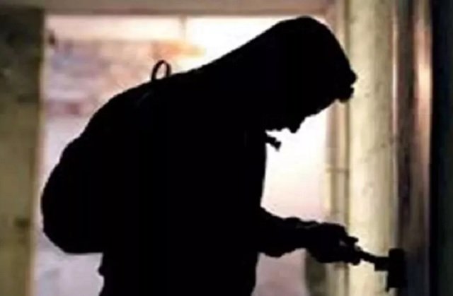 सक्ती क्राइम : महिला नहाने गई थी स्टॉप डेम, इधर घर में अज्ञात शख्स ने दिया घटना को अंजाम 1 image search 1721539867779 kshititech