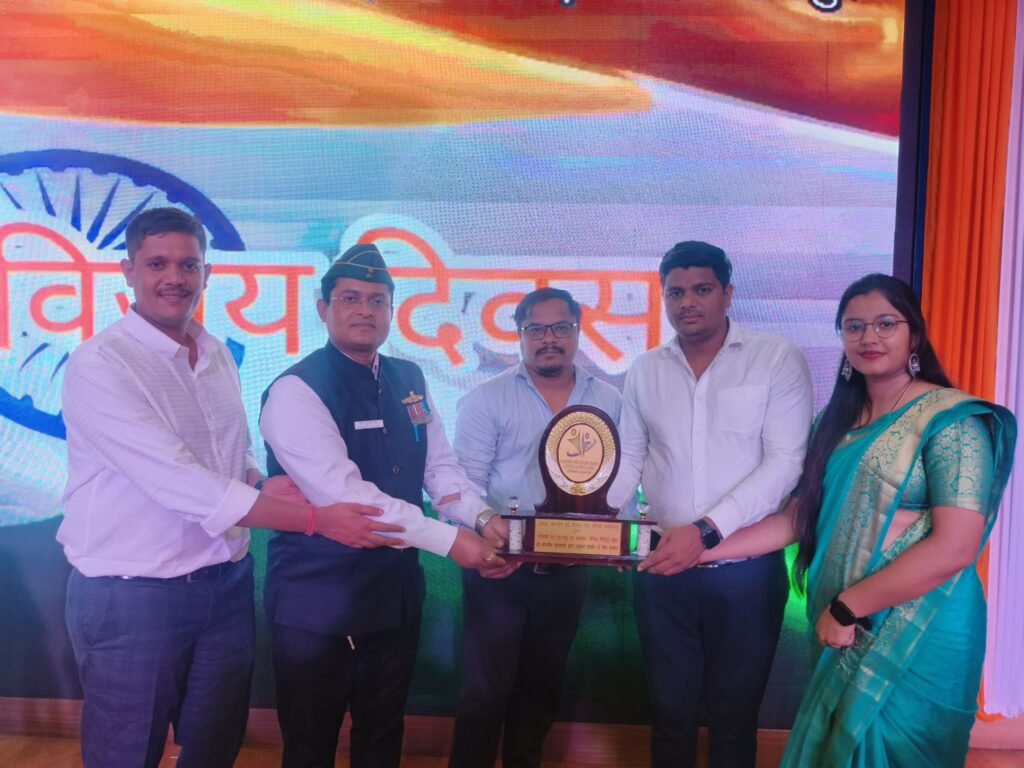 कारगिल युद्ध के अमर शहीदों के याद में सैनिक स्कूल में गोस्वामी सर, साहू सर क्लासेस का मनमोहक प्रस्तुति….. 2 img 20240729 wa01565510743449173488276 kshititech