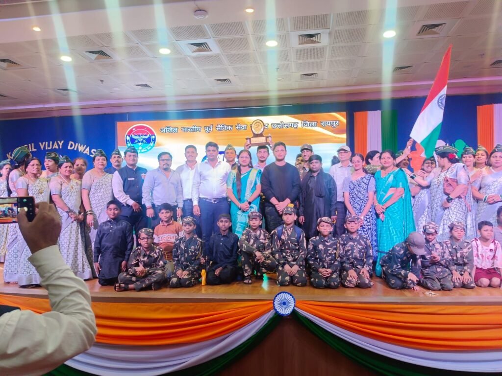 कारगिल युद्ध के अमर शहीदों के याद में सैनिक स्कूल में गोस्वामी सर, साहू सर क्लासेस का मनमोहक प्रस्तुति….. 3 img 20240729 wa01596541632348051901198 kshititech
