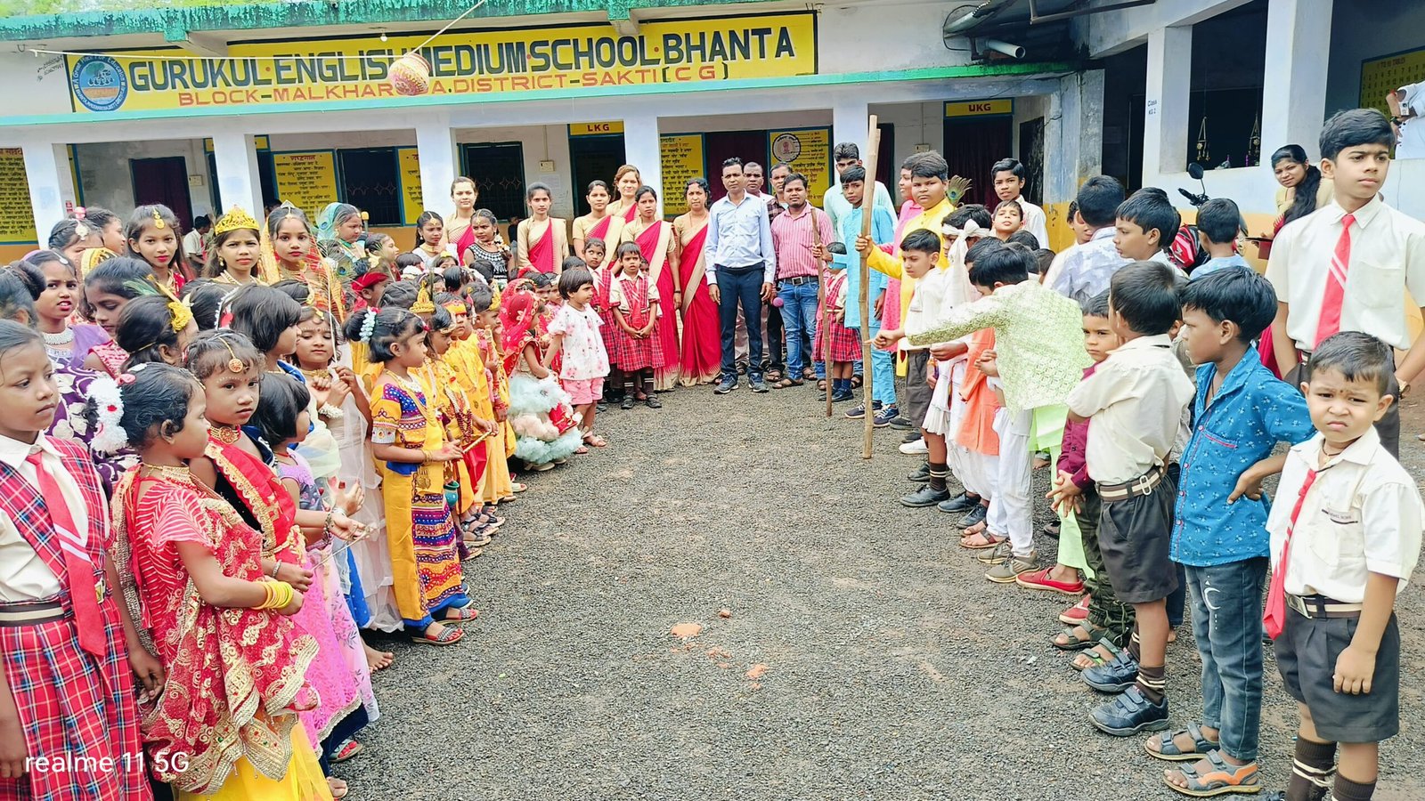 गुरुकुल इंग्लिश मीडियम स्कूल भांटा में धूमधाम से मनाया गया कृष्णा जन्माष्टमी, कृष्ण-राधा बनकर बच्चों ने मोहा मन 1 IMG 20240826 WA0283 scaled kshititech