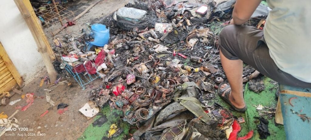 फैंसी स्टोर्स में आग, लाखों का नुकसान, सक्ती के ग्राम टेमर स्थित मां लक्ष्मी महासेल की घटना 3 img 20240805 wa02144030664069782857425 kshititech