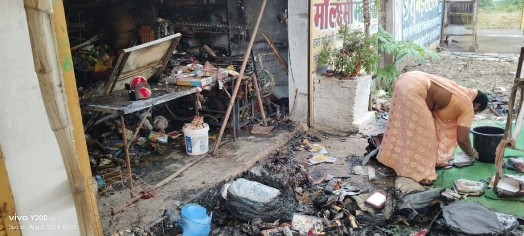 फैंसी स्टोर्स में आग, लाखों का नुकसान, सक्ती के ग्राम टेमर स्थित मां लक्ष्मी महासेल की घटना 4 img 20240805 wa02155130500150871827849 kshititech