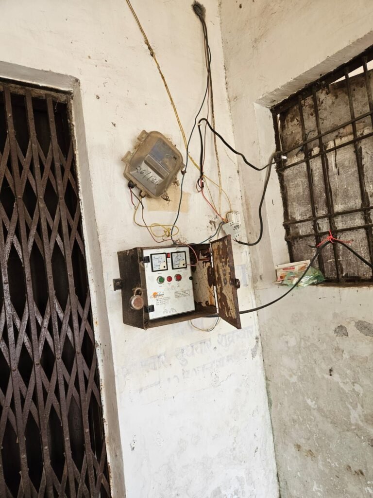 एक एसडीएम ने पुस्तकालय को संवारा, उनके जाने के बाद हो गई दुर्गति, अब पुस्तकालय में आने वाले छात्र सुविधाओं के लिए लगा रहे चक्कर, एसडीएम सोम का आश्वासन - हर कमी को करेंगे पूरा 3 img 20240806 wa03458186308635247653414 kshititech