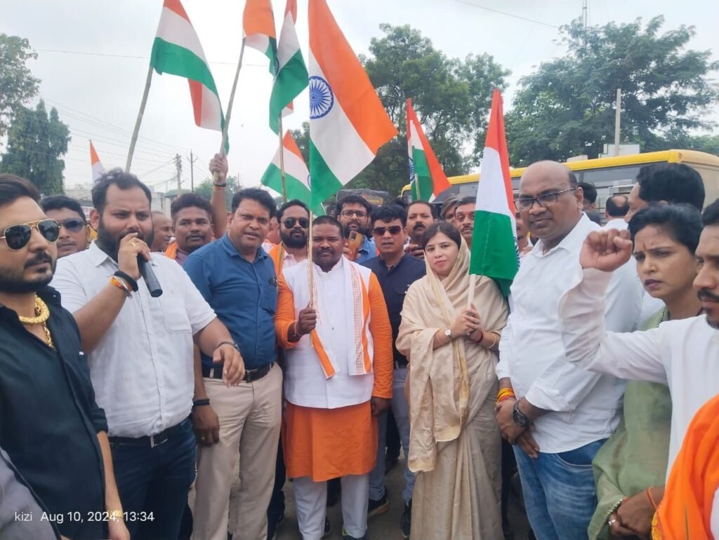 चंद्रपुर विधानसभा में भाजयुमो के नेतृत्व में निकाला गया तिंरगा यात्रा 2 img 20240810 wa01696169028584250846254 kshititech