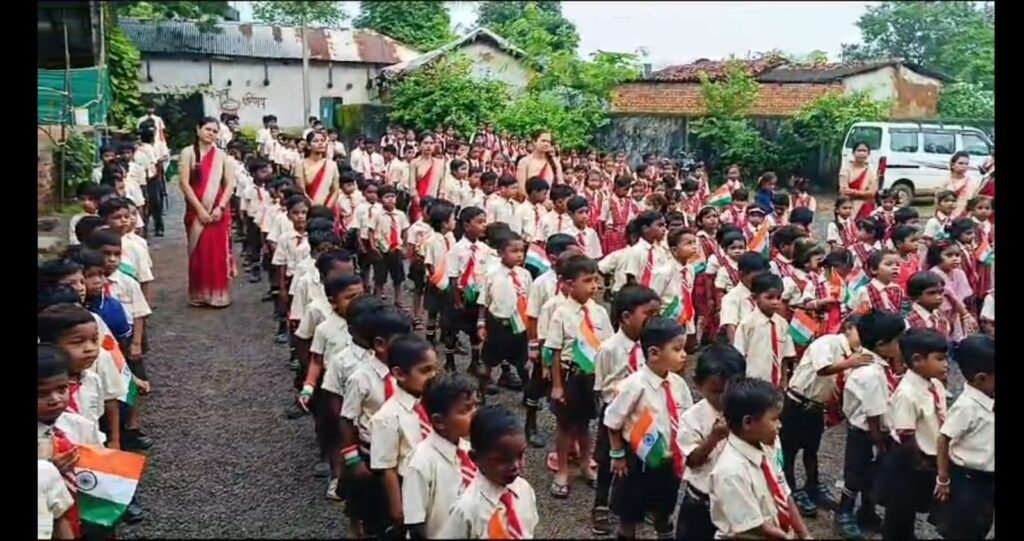 गुरुकुल इंग्लिश मीडियम स्कूल भांटा में काफी हर्षोल्लास पूर्वक धूम धाम से मनाया गया स्वतंत्रता दिवस, नन्हे मुन्ने बच्चों का सांस्कृतिक कार्यक्रम ने मोहा मन 6 img 20240815 wa05414348163952803769965 kshititech