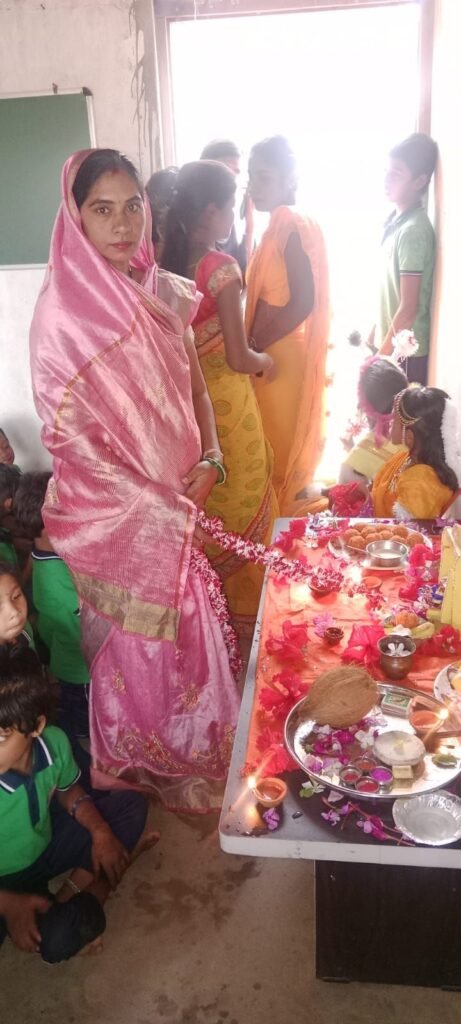 जर्वे का ज्ञानदायिनी स्कूल बच्चों के सर्वांगीण विकास के लिए प्रतिबद्ध: कृष्ण जन्माष्टमी पर हुए आयोजन में राधा कृष्ण के रूप में बच्चों ने सजकर दी प्रस्तुति 2 img 20240824 wa03658100272789016885087 kshititech