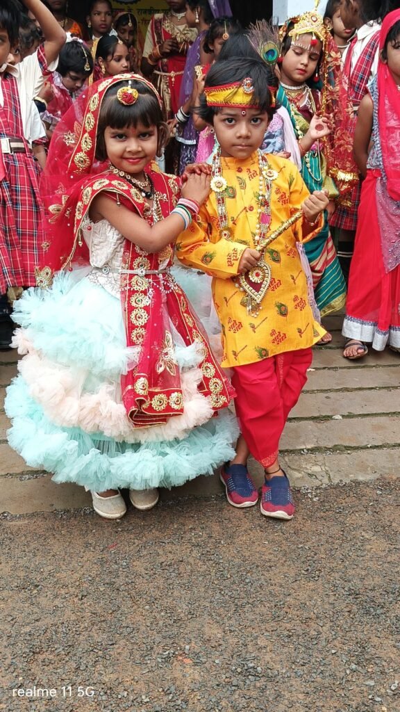 गुरुकुल इंग्लिश मीडियम स्कूल भांटा में धूमधाम से मनाया गया कृष्णा जन्माष्टमी, कृष्ण-राधा बनकर बच्चों ने मोहा मन 3 img 20240826 wa02891878270723226280331 kshititech
