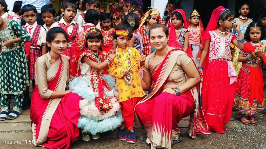 गुरुकुल इंग्लिश मीडियम स्कूल भांटा में धूमधाम से मनाया गया कृष्णा जन्माष्टमी, कृष्ण-राधा बनकर बच्चों ने मोहा मन 5 img 20240826 wa02932977412570454371167 kshititech