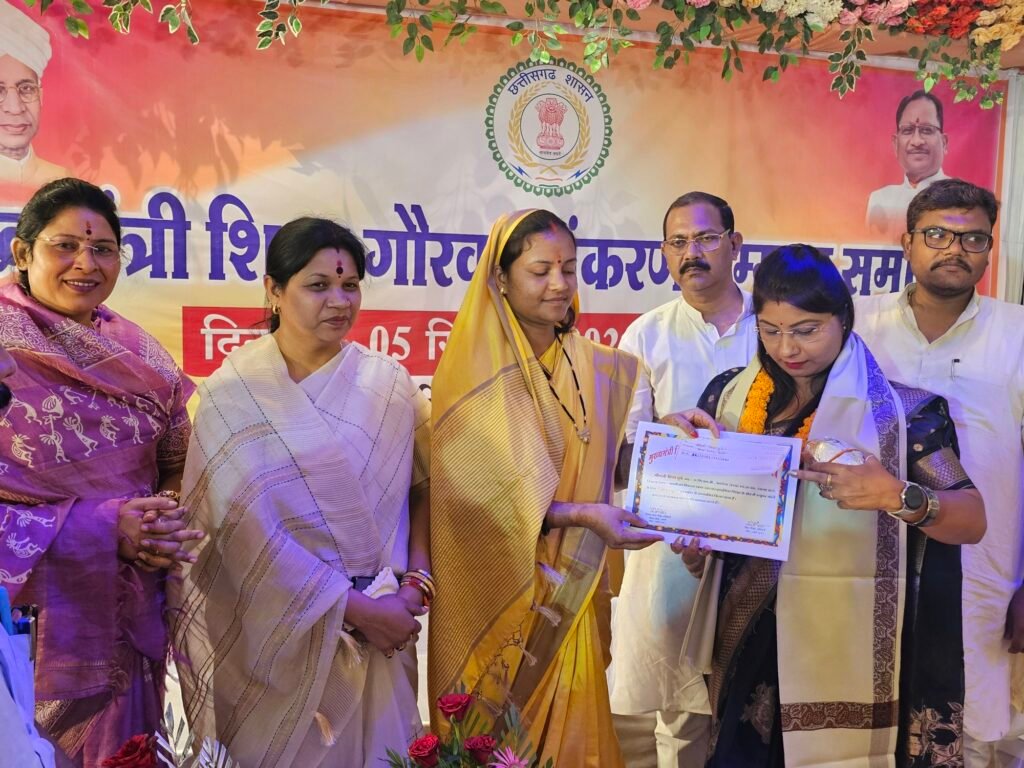 मुख्यमंत्री गौरव अलंकरण समारोह सक्ती: शिक्षकों के बेहतर ज्ञान से बच्चे होते हैं शिक्षित, समाज बनता है बेहतर- रजवाड़े, प्रभारी मंत्री ने किया गुरुजनों को नमन, शिक्षा के क्षेत्र में बेहतरीन कार्य करने वाले तथा सेवानिवृत्त शिक्षकों का हुआ सम्मान, सांसद कमलेश जांगड़े ने भी कहा जीवन में गुरुजनों का विशेष महत्व 3 20240905 1530473435224821692475859 kshititech