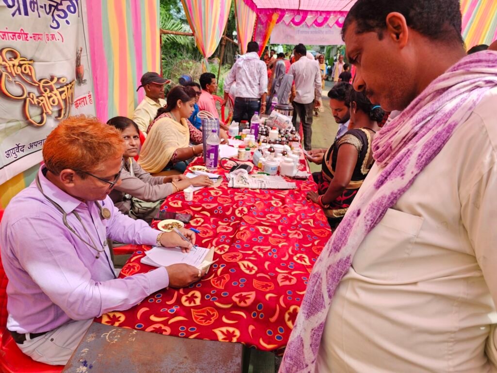 विशाल स्वास्थ्य शिविर जुड़गा में ग्रामीणों ने कराई जांच, टिकेश्वर गबेल ने कहा: जनहितैषी शिविर से ग्रामीणों को मिलता है लाभ, प्रेम पटेल ने बताया सराहनीय कार्य, कुलदीप जायसवाल ने जताया आभार 4 20240928 1343012123721096777984349 kshititech