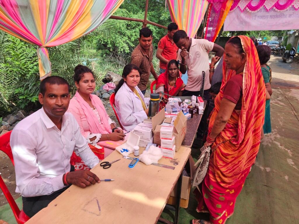 विशाल स्वास्थ्य शिविर जुड़गा में ग्रामीणों ने कराई जांच, टिकेश्वर गबेल ने कहा: जनहितैषी शिविर से ग्रामीणों को मिलता है लाभ, प्रेम पटेल ने बताया सराहनीय कार्य, कुलदीप जायसवाल ने जताया आभार 6 20240928 1410153746628705408884043 kshititech