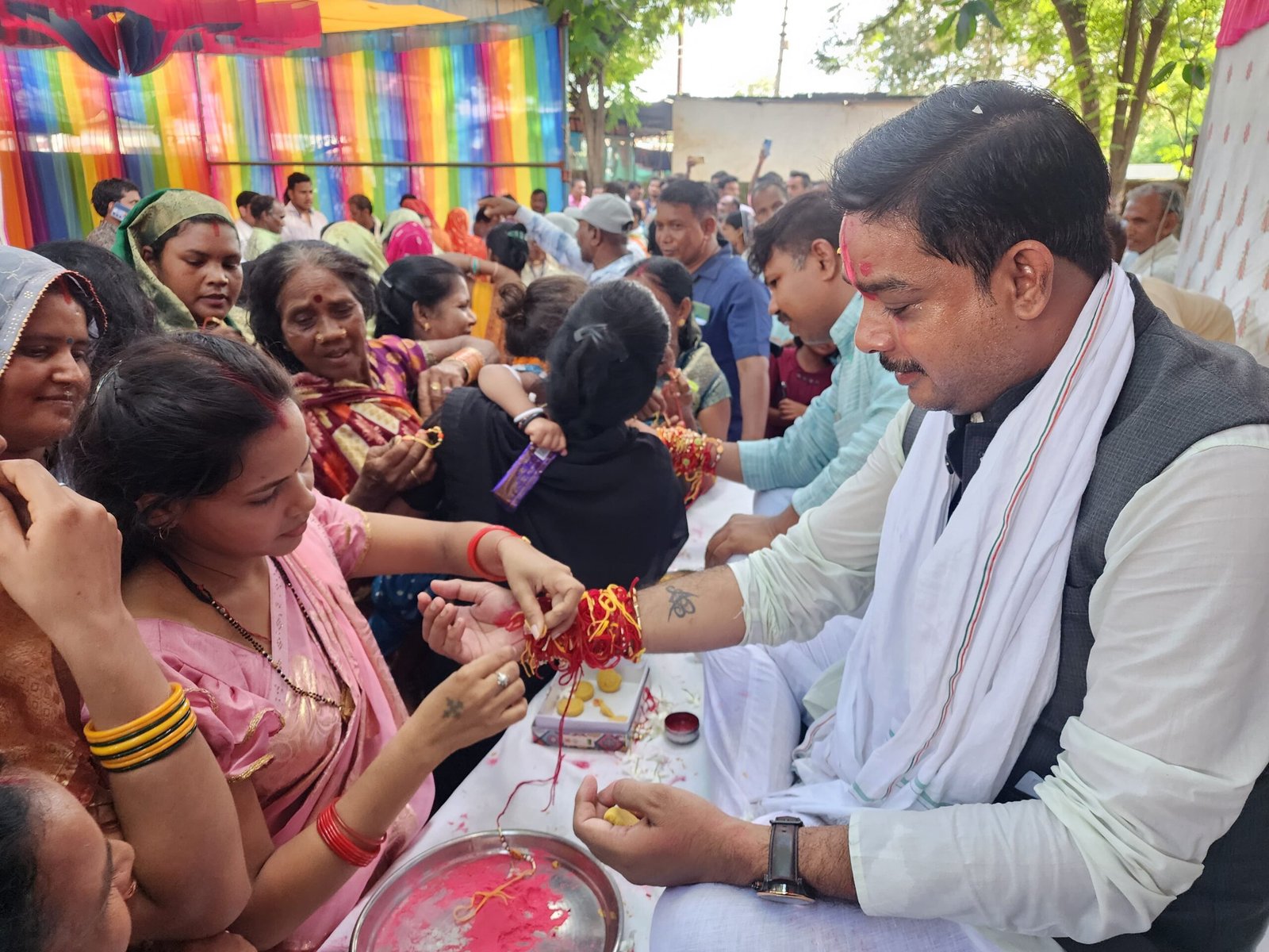 1500 बहनों का प्यार मिला जैजैपुर विधायक बालेश्वर को, बहनों को साड़ी भेंट कर निभाया भाई का फर्ज 1 IMG 20240903 WA0399 scaled kshititech