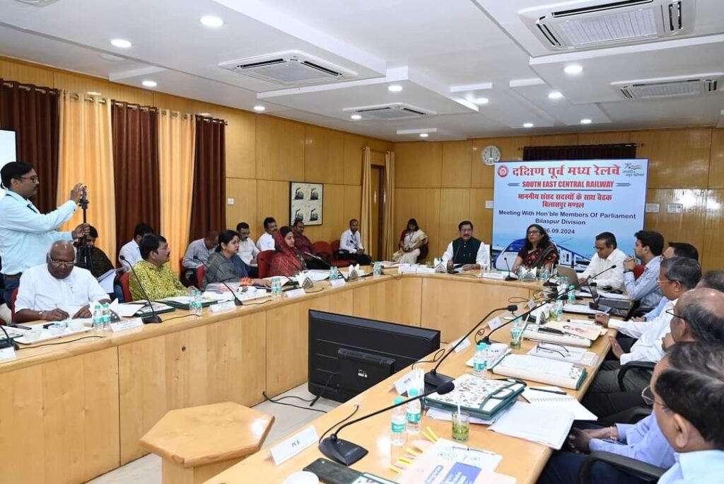 रेल्वे की बैठक में शामिल होकर व्याप्त समस्याओं को दूर करने की मांग की सांसद कमलेश ने 3 img 20240906 wa03114406548363692876856 kshititech