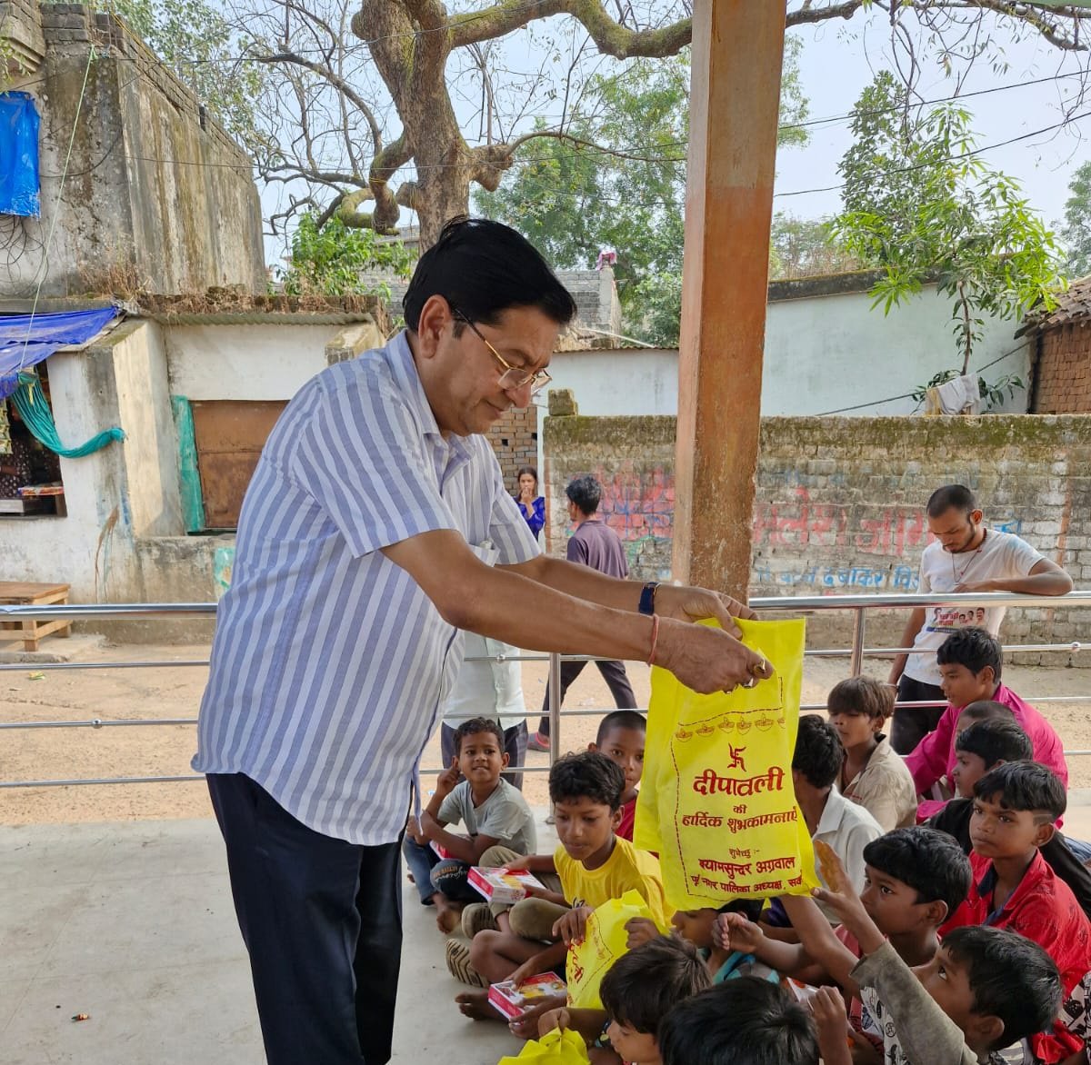आर्थिक रूप से कमजोर परिवार के नन्हें बच्चों को पटाखे वितरित कर मिलती है आंतरिक खुशी- श्याम सुंदर अग्रवाल, इन बच्चों के साथ दीपावली मनाना मेरा सौभाग्य 1 IMG 20241029 WA0339 2 kshititech