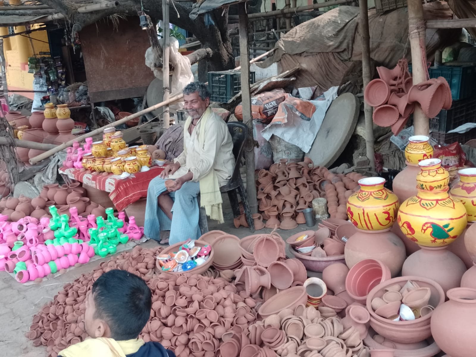 सक्ती : कलेक्टर ने मिट्टी के दीये विक्रय हेतु आने वाले कुम्हार एवं अंचल के ग्रामीणों को असुविधा नहीं होने के दिए निर्देश 1 image search 1730203949918 kshititech
