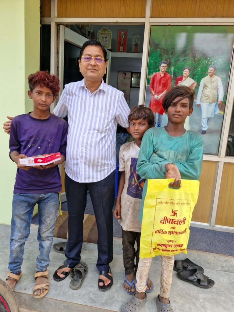 आर्थिक रूप से कमजोर परिवार के नन्हें बच्चों को पटाखे वितरित कर मिलती है आंतरिक खुशी- श्याम सुंदर अग्रवाल, इन बच्चों के साथ दीपावली मनाना मेरा सौभाग्य 2 img 20241029 wa03388405443881919994235 kshititech