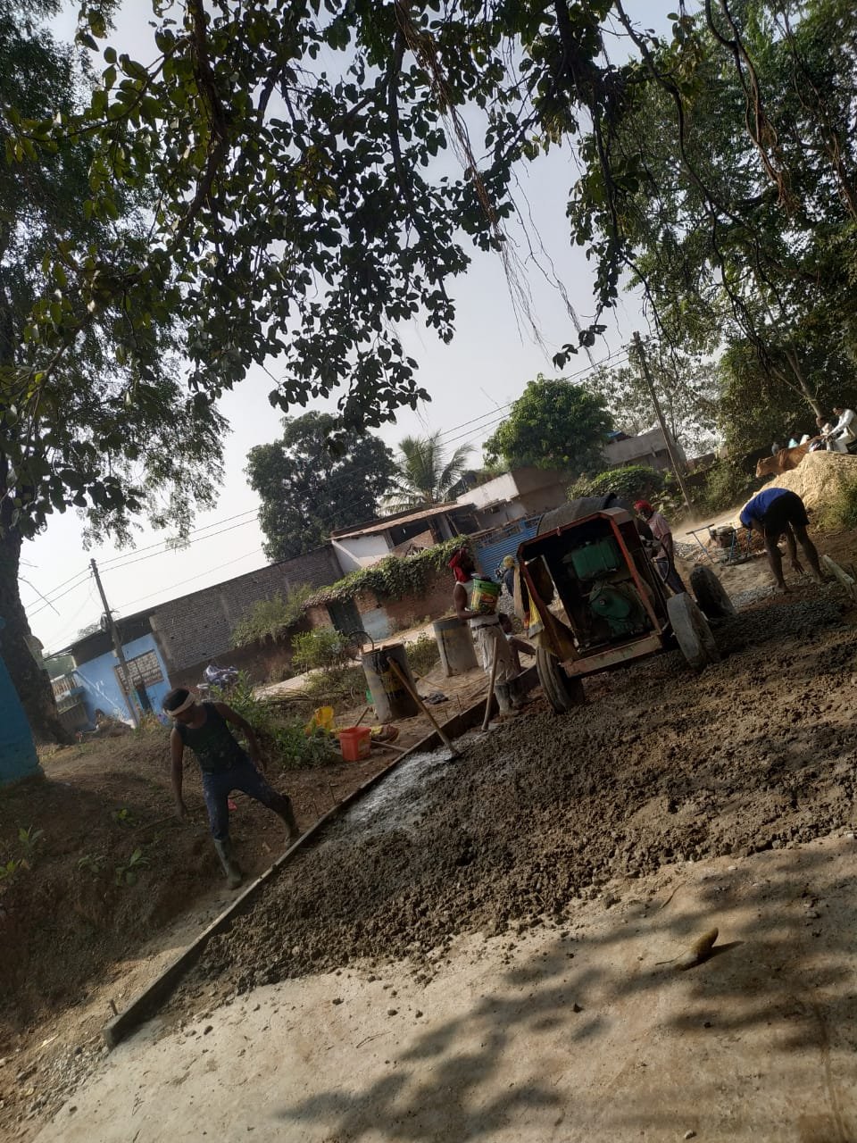 सक्ती जिला: 10 लाख रुपये की लागत से बनी सीसी रोड में अनदेखी 1 IMG 20241204 WA0312 1 kshititech