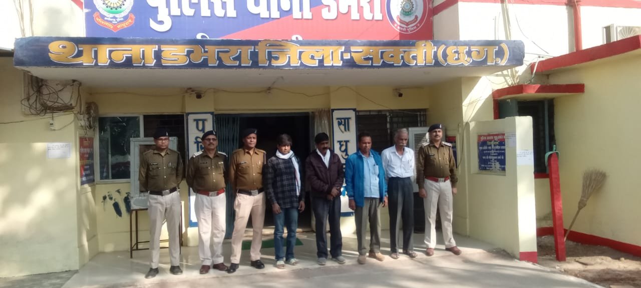 आपसी षडयंत्र कर नामांतरण पंजी मे काट-छाट करवाकर 07 एकड़ भूमि को अपने नाम पर दर्ज कराने वाले आरोपियो को डभरा पुलिस ने किया गिरफ्तार 1 IMG 20241214 WA0141 kshititech