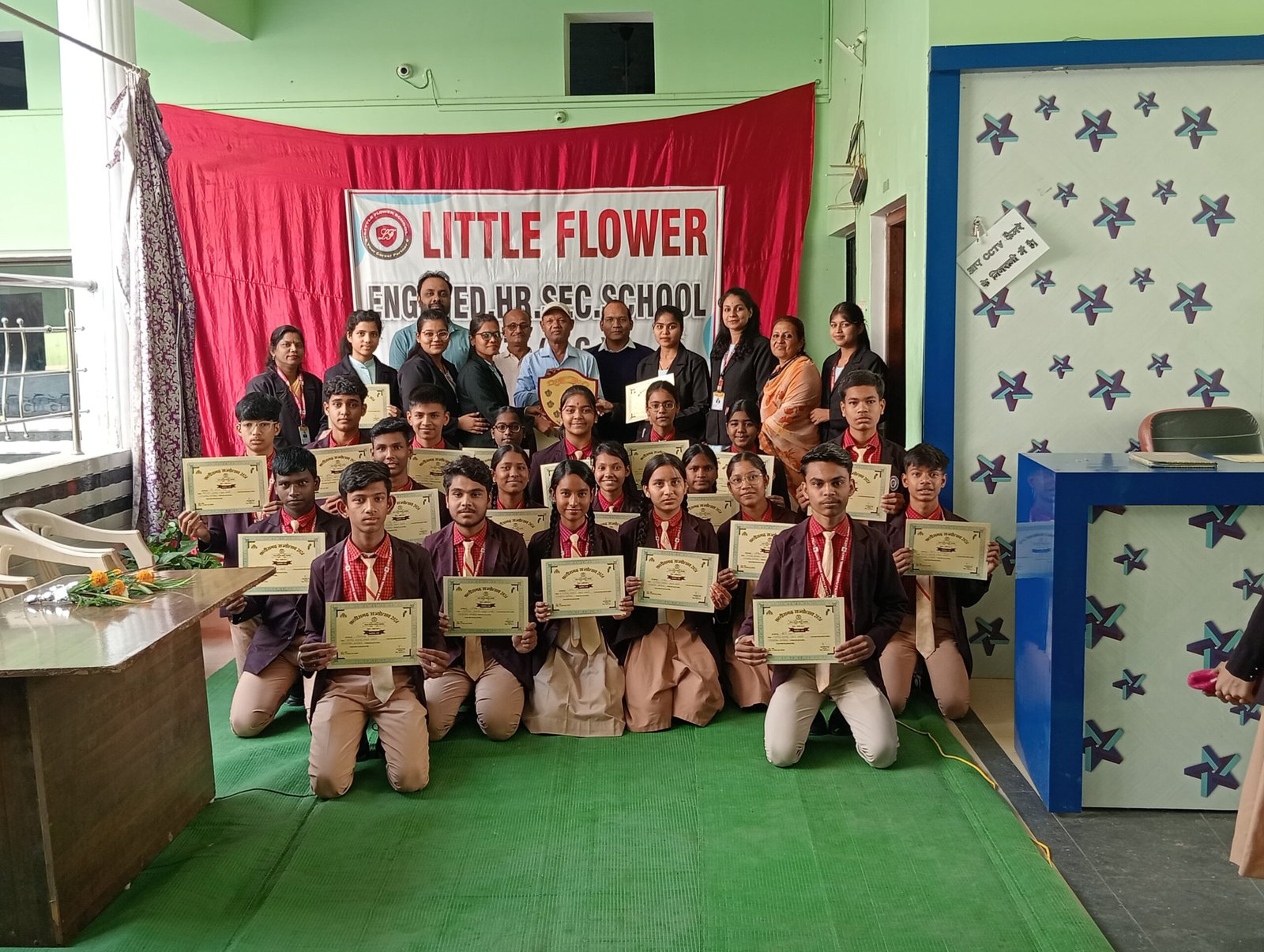 राज्योत्सव में लिटिल फ्लॉवर के बच्चों को मिला पुरस्कार,जिला क्रीड़ा अधिकारी एवं जिला व्यायाम शिक्षक संघ अध्यक्ष के द्वारा बच्चे हुए पुरस्कृतजिला क्रीड़ा अधिकारी एवं जिला व्यायाम शिक्षक संघ अध्यक्ष के द्वारा बच्चे हुए पुरस्कृत 1 IMG 20241220 WA0172 scaled kshititech
