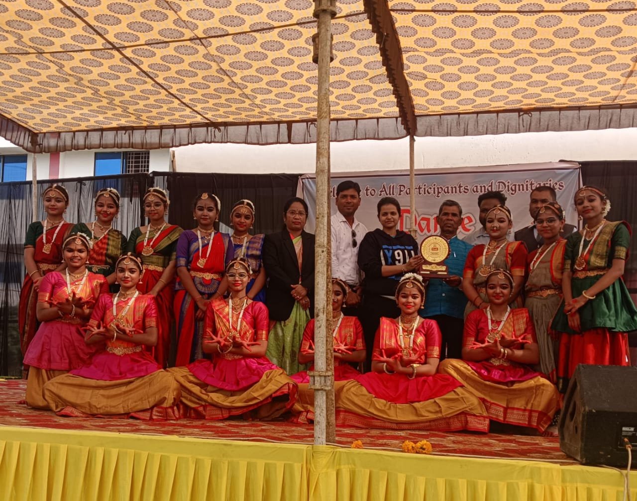 एक बार फिर जिंदल वर्ल्ड स्कूल के विद्यार्थियों ने नृत्य प्रतियोगिता में बुलंद किया झण्डा, तीन स्कूल को पछाड़ कर रहा सिरमौर 1 IMG 20241221 WA0243 kshititech
