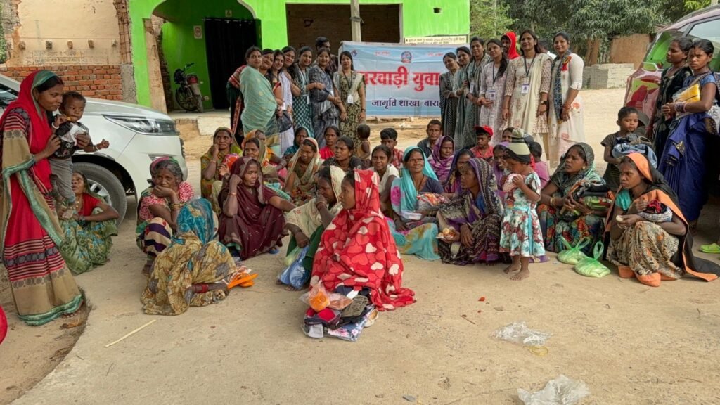 मायुमं जागृति शाखा की महिलाओ ने रेनखोल में गर्म कपडे, राशन व अन्य दैनिक जरूरी सामान बांटा 2 img 20241205 wa02493050438877806703739 1 kshititech