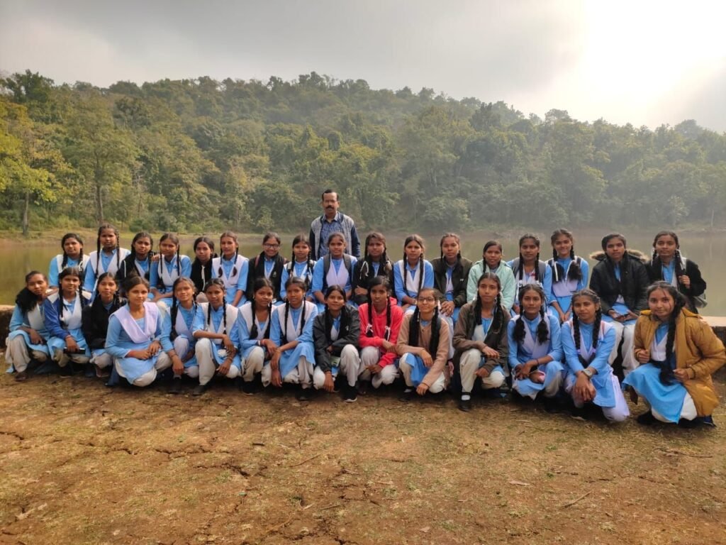 हायर सेकेंडरी खैरा के विद्यार्थियों ने किया चैतुरगढ़, पाली एवं लाफा का शैक्षणिक भ्रमण 3 img 20241230 wa04099003197970612194499 kshititech