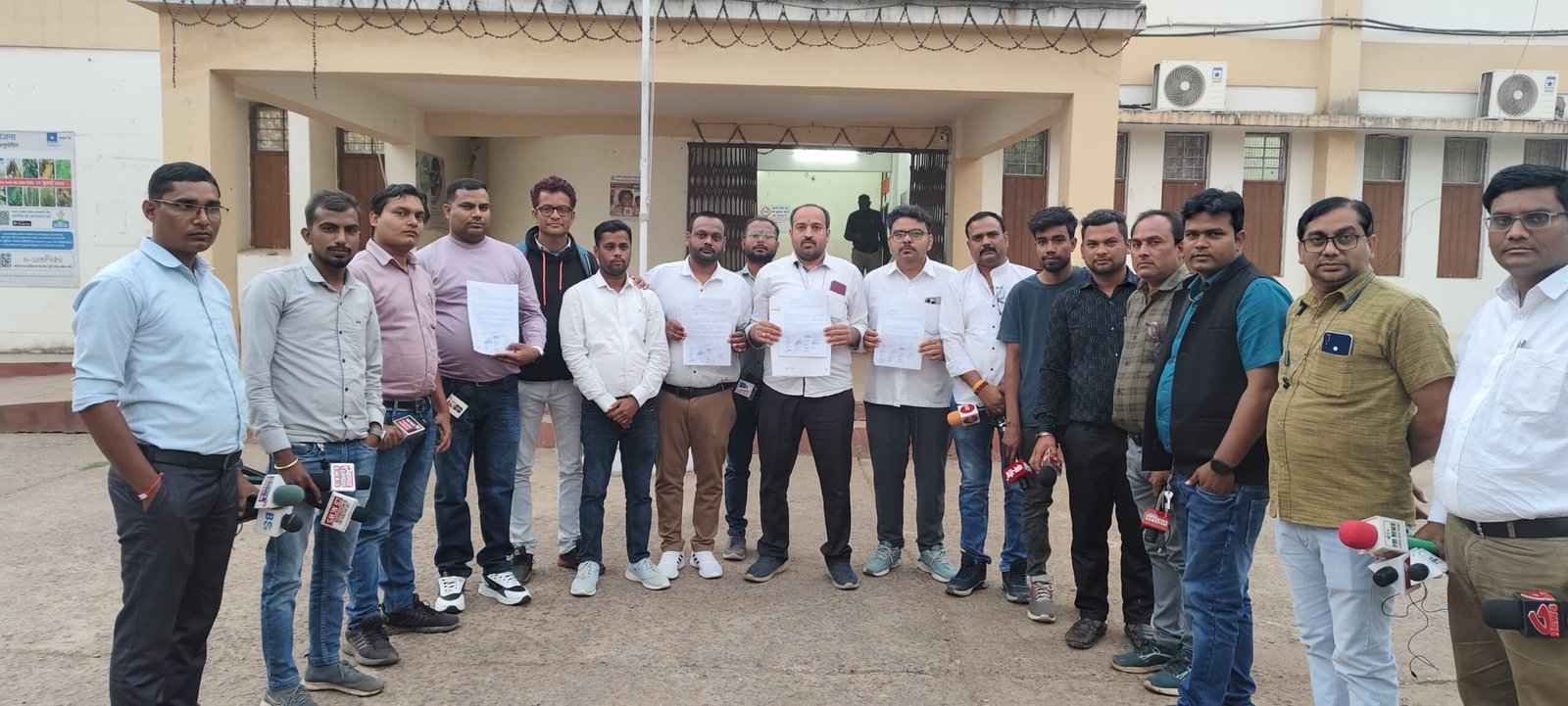 इलेक्ट्रॉनिक मीडिया संघ जिला सक्ती ने पत्रकार मुकेश चंद्राकर को दी श्रद्धांजलि,राज्य में पत्रकार सुरक्षा कानून लागू करने मुख्यमंत्री के नाम कलेक्टर को सौंपा ज्ञापन 1 IMG 20250107 WA0055 scaled kshititech