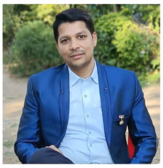 "मुस्कुराहट में ये ढाले नहीं जाते हैं अब " शायर अनीस अरमान के द्वारा लिखी और संगीतकार दिनेश कुमार साहू के धुन और स्वर से सजी ग़ज़ल रिलीज होगी कल 3 img 20250119 wa03376253381511788333189 kshititech
