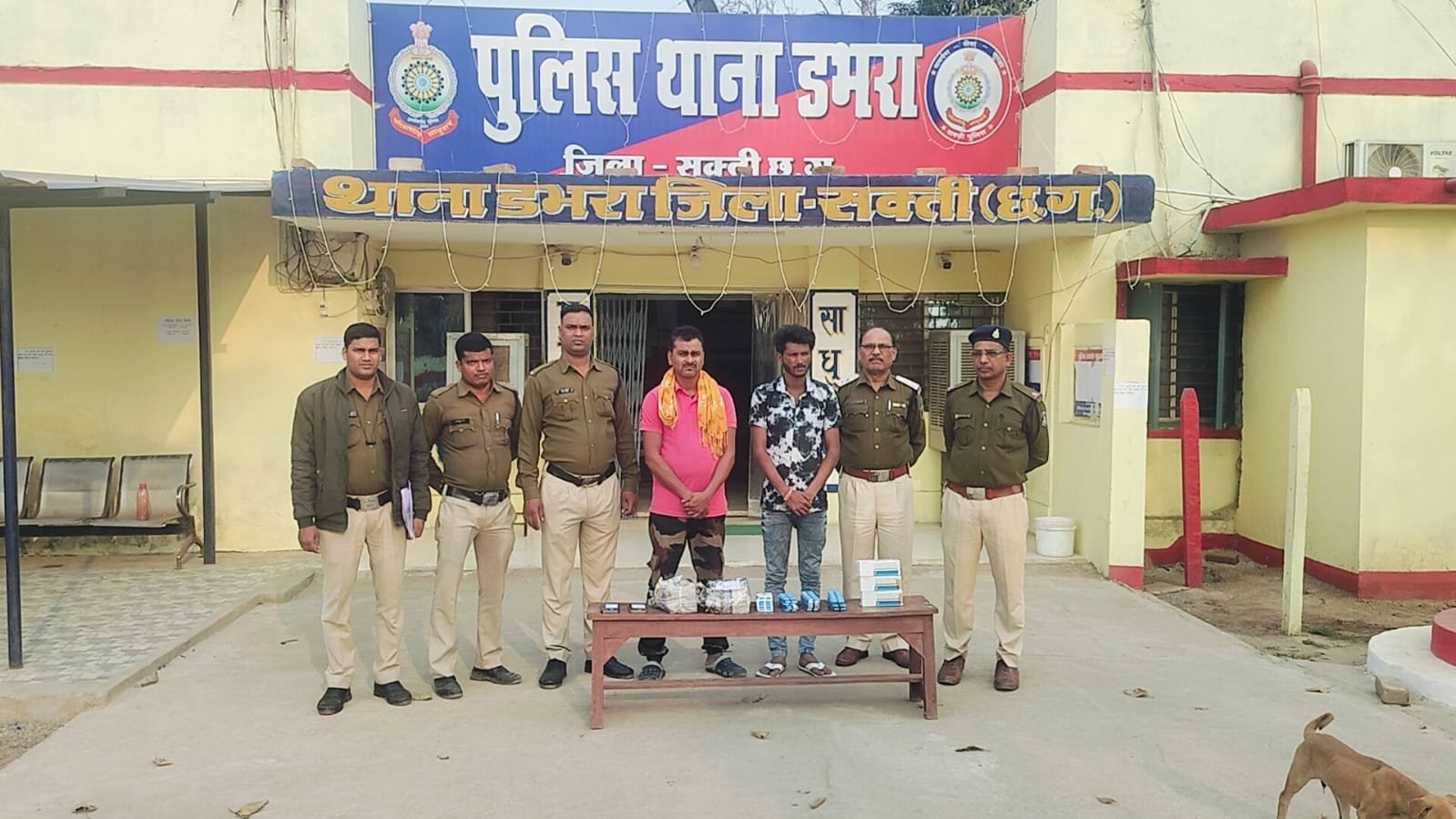 नशीले कैप्सूल को बेचने के फिराक में था आरोपी, दो पहुंचे सलाखों के पीछे पकड़े गए 1 IMG 20250131 WA0592 kshititech