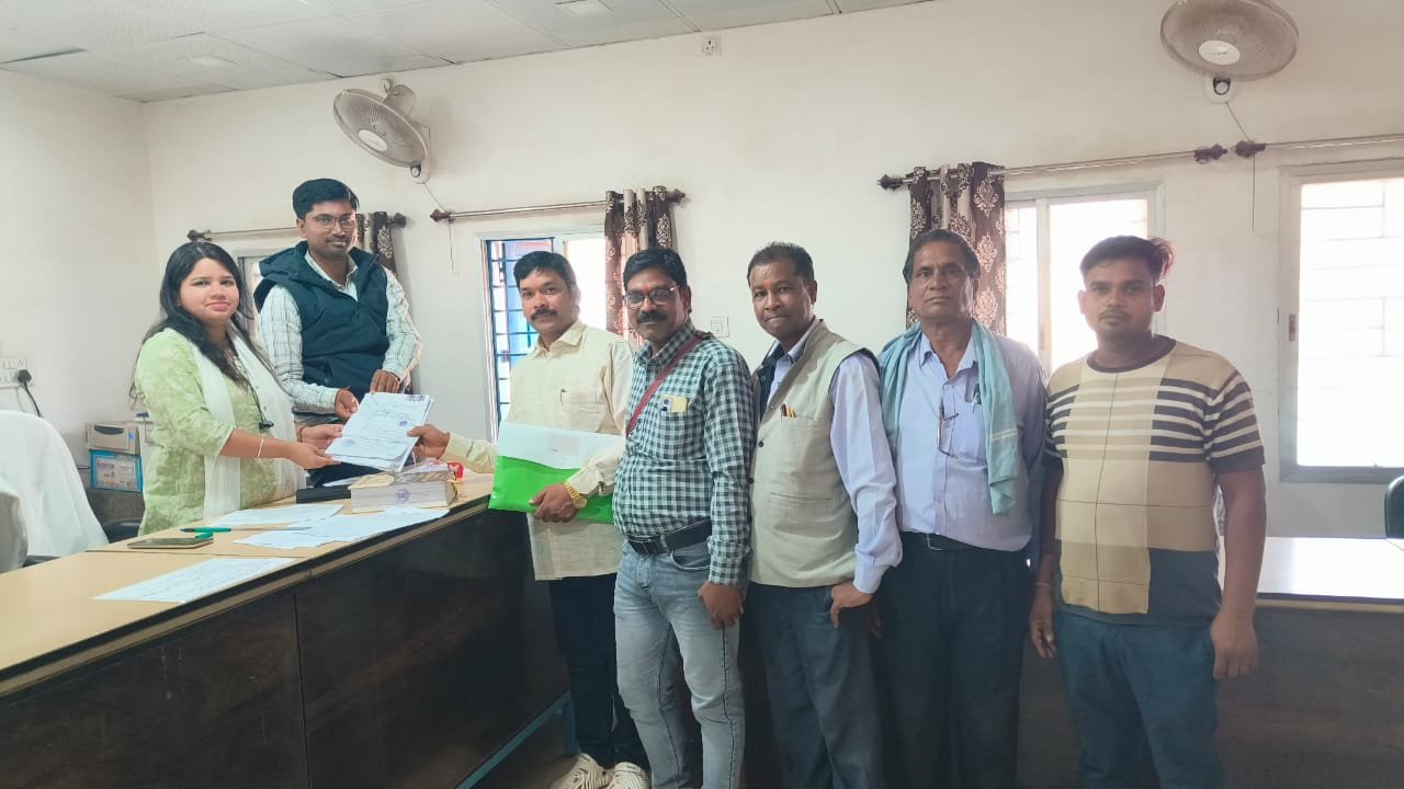 "एडवोकेट रथ राम पटेल ने जनपद पंचायत सदस्य के लिए भरा नामांकन, जीत का रास्ता पक्का" 1 IMG 20250204 WA0507 kshititech