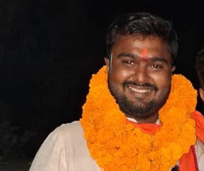 आयुष शर्मा (अन्नपूर्णा बाराद्वार) ने रचा इतिहास, प्रचंड जीत के साथ जिला पंचायत सदस्य बनें, क्षेत्र क्रमांक 01 में खुशी और जश्न का माहौल, कहा- यह जीत सभी मतदाताओं और समर्थकों की, उम्मीदों पर उतरूंगा खरा 1 IMG 20250223 WA0387 kshititech