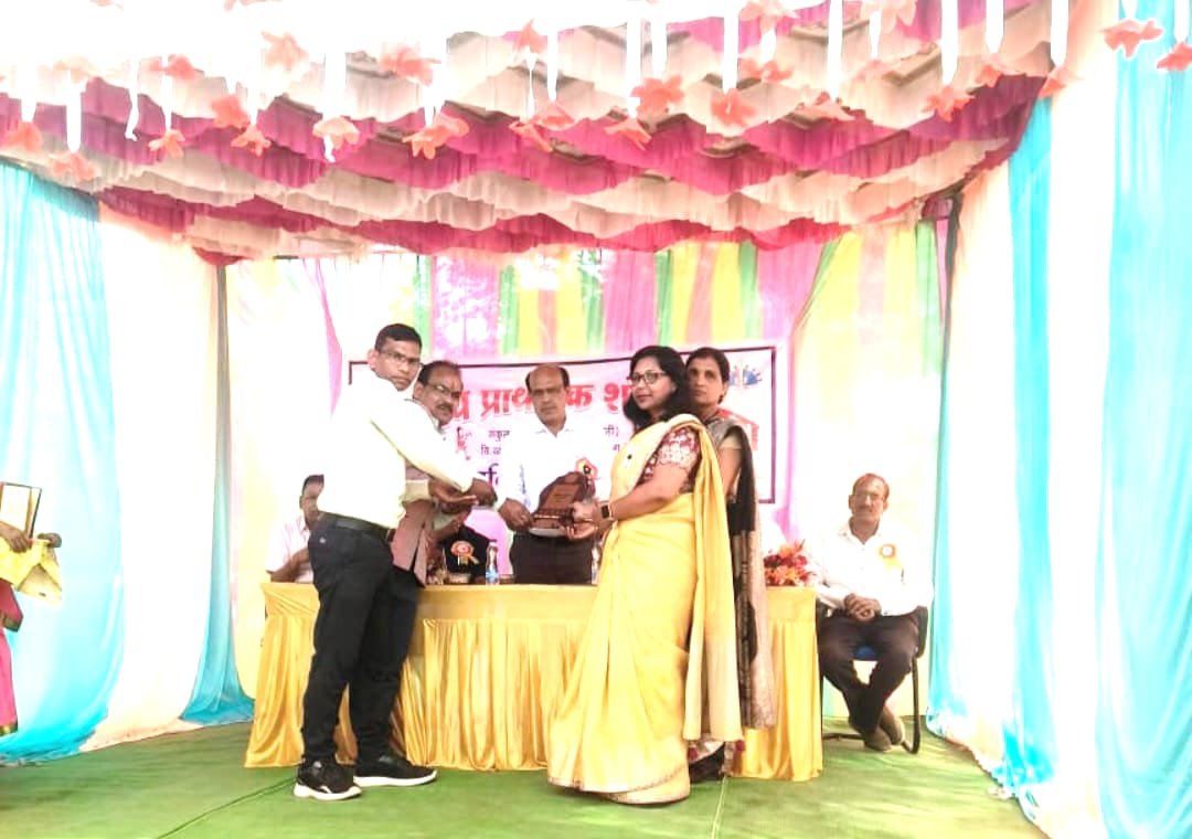 शासकीय प्राथमिक विद्यालय बोरदा में जिला शिक्षा अधिकारी एवं विकासखंड शिक्षा अधिकारी के आतिथ्य में सांस्कृतिक कार्यक्रम संपन्न 1 WhatsApp Image 2025 02 05 at 12.16.16 kshititech