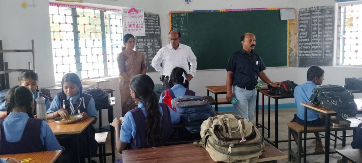 बोड परीक्षा नजदीक, डीईओ ने 12 वीं में उपस्थिति कम देख लगाई फटकार, उपस्थिति सुधारने के निर्देश 1 WhatsApp Image 2025 02 05 at 17.57.22 1 kshititech