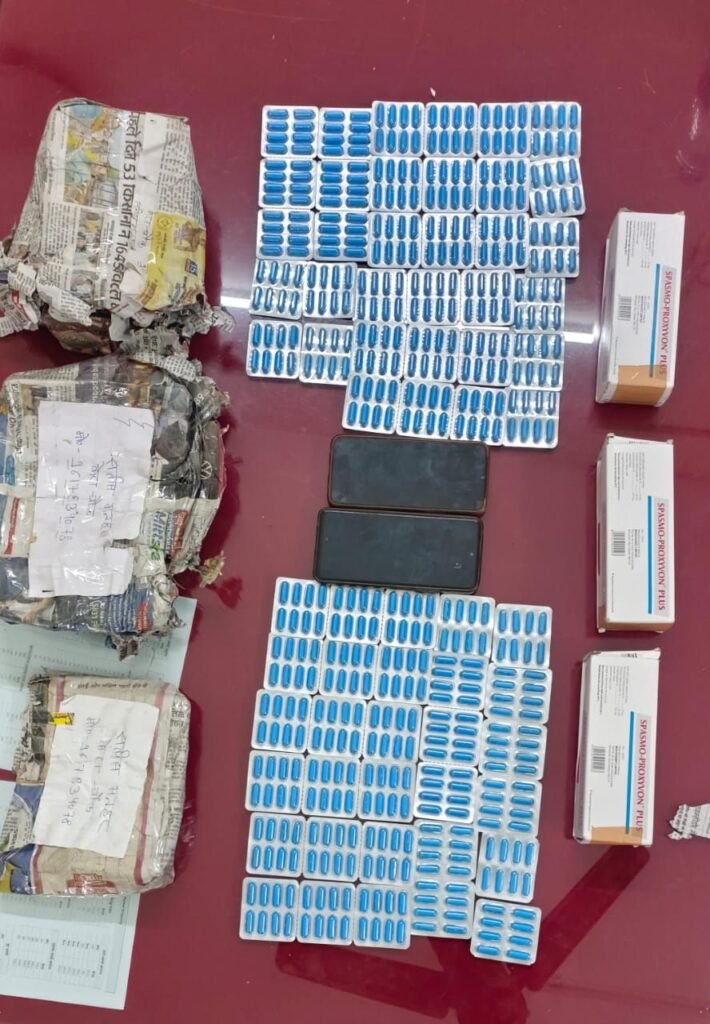 नशीले कैप्सूल को बेचने के फिराक में था आरोपी, दो पहुंचे सलाखों के पीछे पकड़े गए 2 img 20250131 wa05914517888797153662209 kshititech