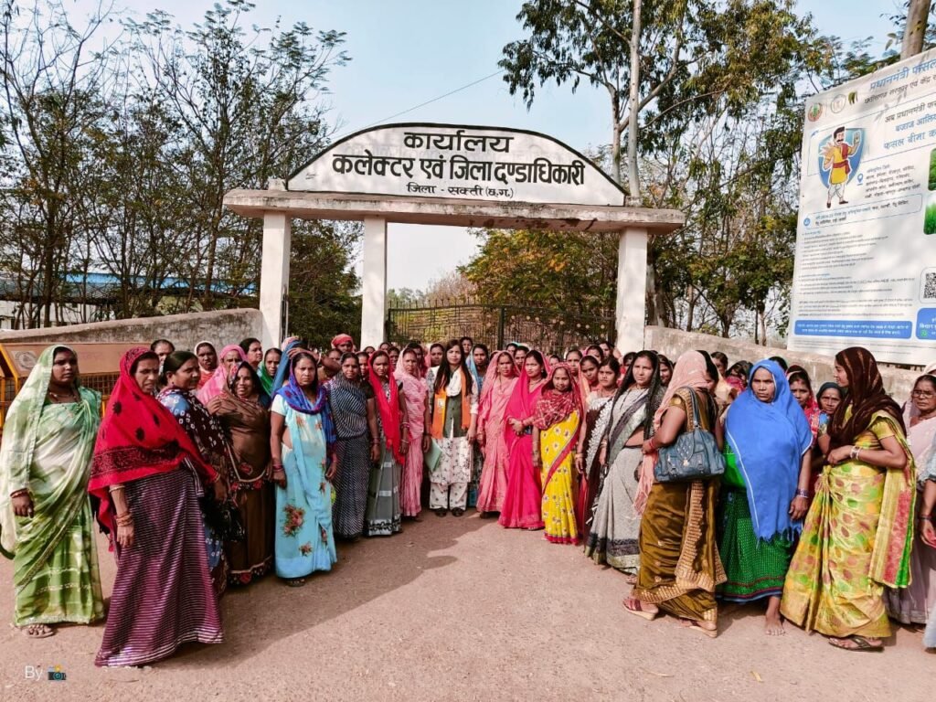 जिला पंचायत चुनाव के लिए भाजपा प्रत्याशी सुशीला सिन्हा ने दाखिल किया नामांकन 2 img 20250202 wa02914661207819515044119 kshititech