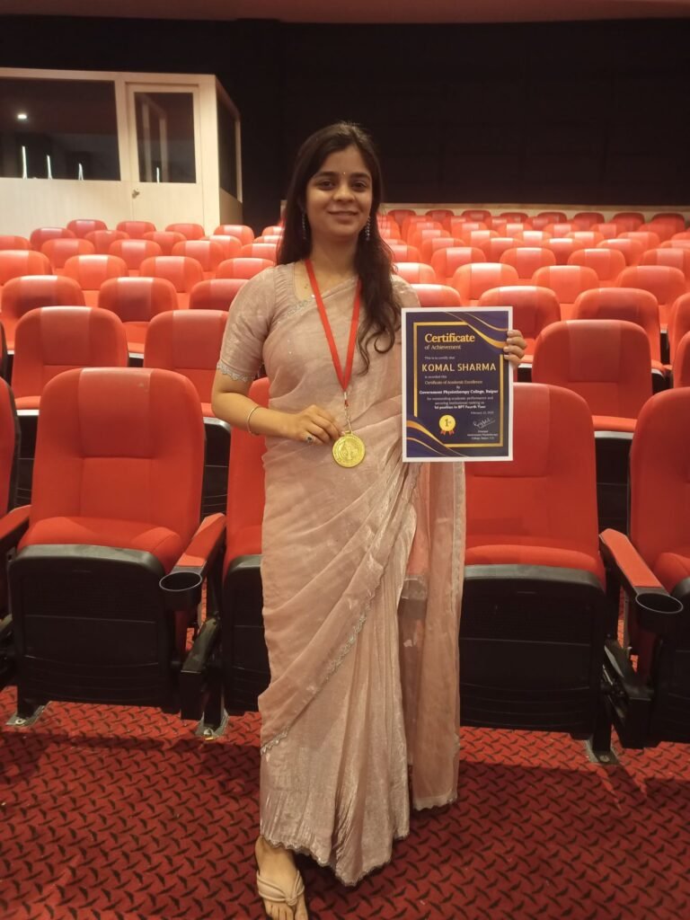 सक्ती जिले का बढ़ाया मान, कोमल शर्मा को फिजियोथैरेपी में मिला गोल्ड मेडल, नगर के पत्रकार दीनदयाल शर्मा की सुपुत्री है कोमल, एम एल जैन स्कूल से ली है प्रारंभिक शिक्षा 3 img 20250226 wa03676120947116688942066 kshititech