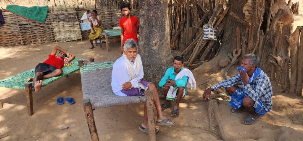 सुकमा में अज्ञात बीमारी का कहर, एक माह में 8 मौतें, बुजुर्ग महिला को पेड़ के नीचे ग्लूकोज चढ़ाया 2 aaabb756 553e 4108 820a 80f47fae20a1144876152594413139 kshititech