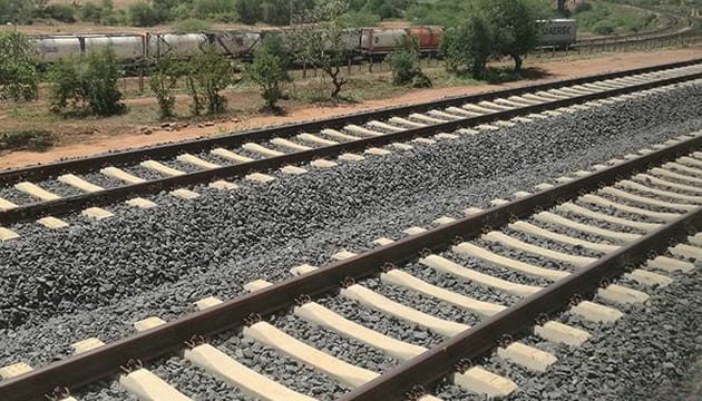 रेलवे ट्रैक के किनारे मिली अज्ञात युवक की लाश, ट्रेन से गिरकर मौत की आशंका, अभी तक मृतक का नहीं चल सका है पता 1 image search 1741875829250 kshititech