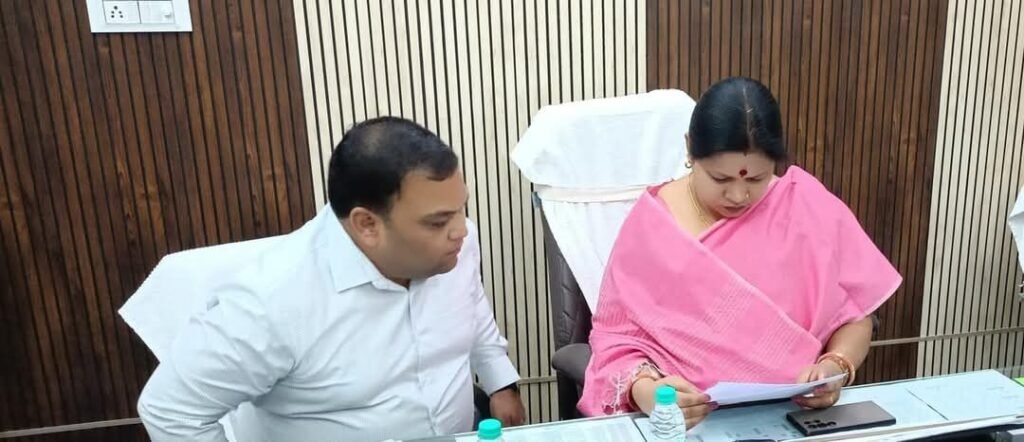 जांजगीर चांपा लोकसभा क्षेत्र की सांसद श्रीमती कमलेश जांगड़े ने जिला चिकित्सा जांजगीर का किया निरीक्षण, कहा - मरीजों को किसी प्रकार की दिक्कत न हो इसका रखें ध्यान 2 img 20250307 wa0388289504579301673145 kshititech