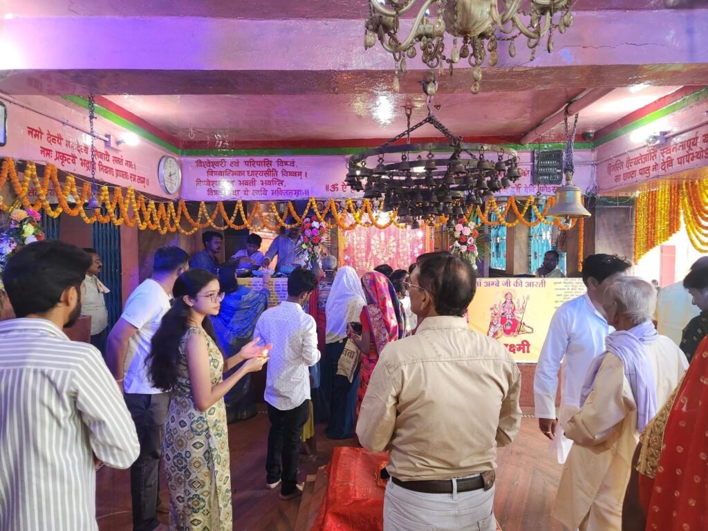 देवी आराधना के पर्व नवरात्र में जगमगाए आस्था के दीप, उमड़ा जन सैलाब 4 img 20250330 wa02437571983713952735088 kshititech