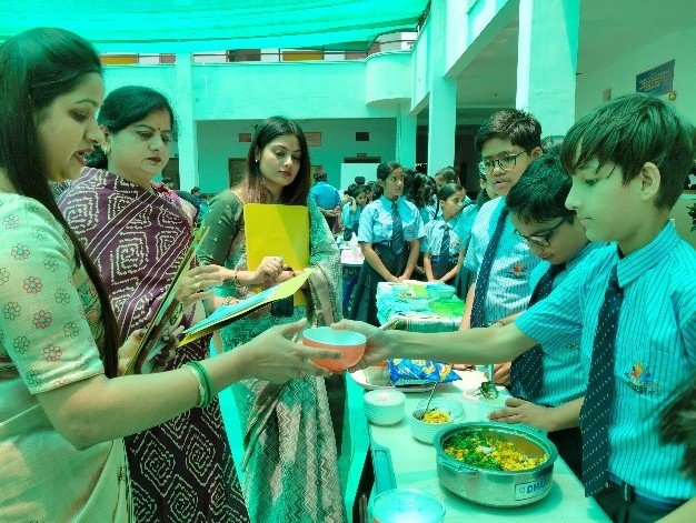 एशियन वर्ल्ड स्कूल में आयोजित की गई फायरलेस कुकिंग प्रतियोगिता 1 1001848826 kshititech
